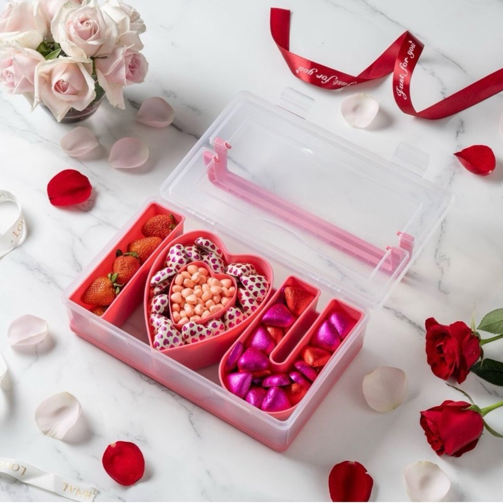 Cook With Color I Love U Sentiment Snack Box Food Storage Container - Picture 4 of 5